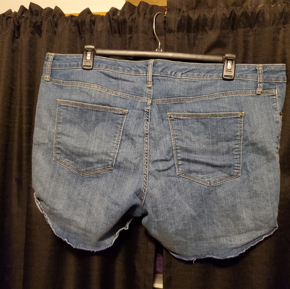 Universal Thread shorts - Picture 4 of 4